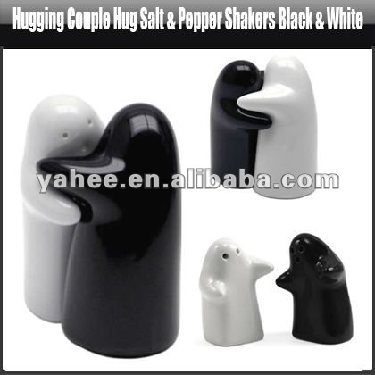 Hugging Couple Hug Salt & Pepper Shakers Black & White,YFK581A,China