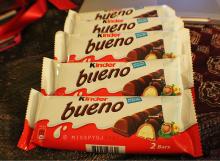 kinder bueno milk chocolate bars