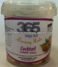 Mix  nut s in  Plastic  cup in 70 gram