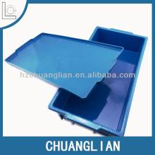  small   plastic  packing  boxes 