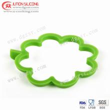 Wholesale flower shaped non stick silicone egg frying ring