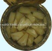 Canned pieces pineapple in all sizes of tin