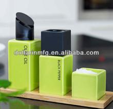 CERAMIC SALT&PEPPER SET IN KITCHEN WARE