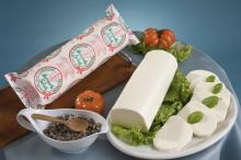 Frozen mozzarella loaf for pizza