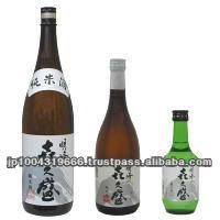 Japanese sake alcohol (Shuho Kikuzakari Junmaishu)