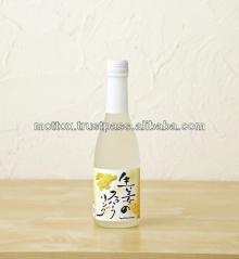 Bottled Japanese wholesale wine made of fruit such as citrus, strawberry