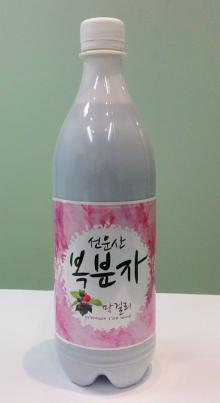 Wild black raspberry makgeolli