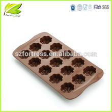 eco-friendly Four- leaf  clover shape dark brown silicone chocolate  mold  in baking tools