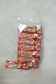 Q-Bar crispy coated wafer strawberry flavour
