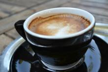 Instant, spray dried coffee in bulk