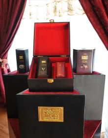 Exclusive Gift Selection of Premium Ceylon Tea with cookies