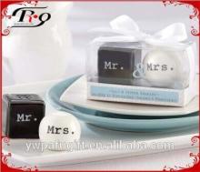 wedding gifts black and white ceramic Mr and Mrs salt and pepper shaker