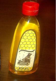 100 % natural bee honey and high - fructose corn  syrup  product