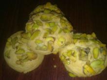 cookie with pistachio nuts