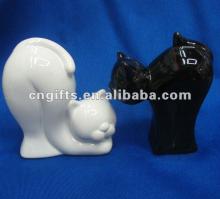 novelty gifts cat shaped black and white ceramic cute salt and pepper shakers