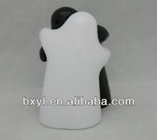 hugging salt and pepper shaker