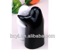 plastic salt shaker, hugging salt and pepper shaker, plastic spice shaker