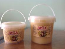 Bucket for honey packaging . Food container