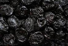 Dried prunes with kernel